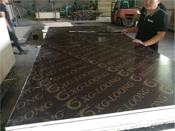 Fabrika Fiyatı 18mm Siyah, yeşil, kahverengi Film Kaplamalı İnşaat Malzemesi İçin Kontrplak